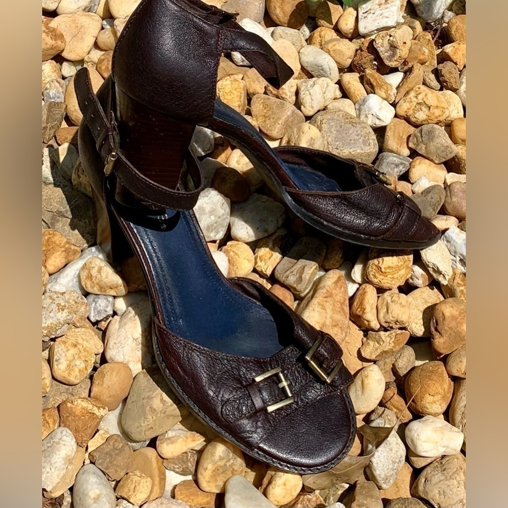 Vintage Aerosole Leather High Heeled Ankle Strap Sandals with Stacked Heel